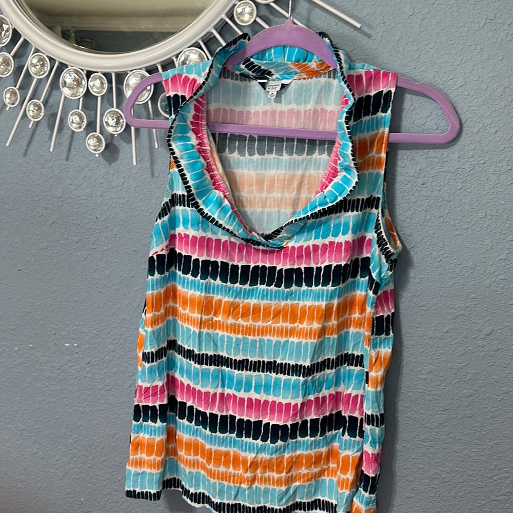 Cute colorful Crown & Ivy blouse.